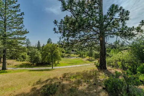 6216 Trout Ln, Mountain Ranch, CA 95246