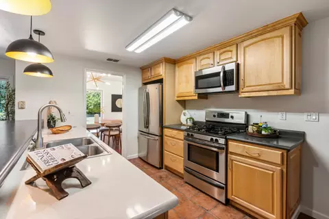 Kitchen - 5135 El Cemonte Ave, Davis, CA 95618 photo 2 of 3