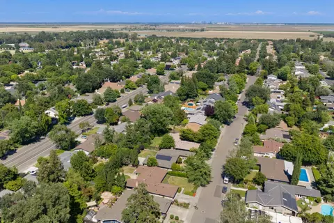 View/Area - 5135 El Cemonte Ave, Davis, CA 95618 photo 5 of 15