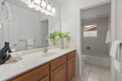 Bath - 5135 El Cemonte Ave, Davis, CA 95618 photo 1 of 2