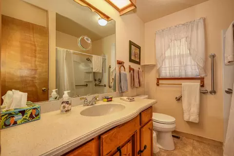 Bath - 23998 Stable Rd, Sonora, CA 95370 photo 3 of 4