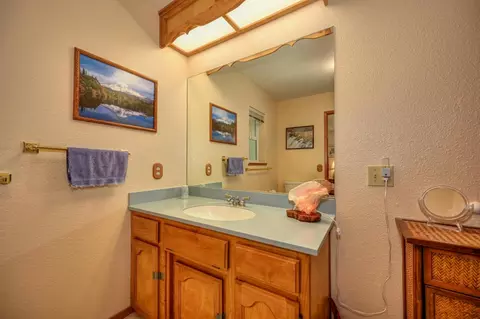 Bath - 23998 Stable Rd, Sonora, CA 95370 photo 1 of 4