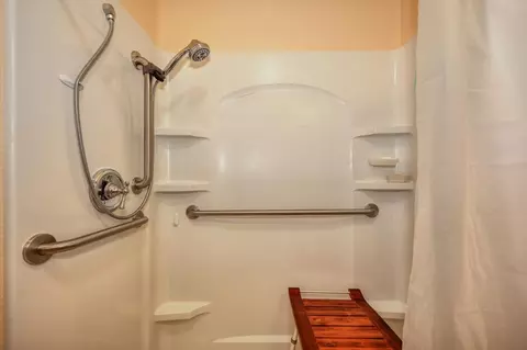 Bath - 23998 Stable Rd, Sonora, CA 95370 photo 4 of 4
