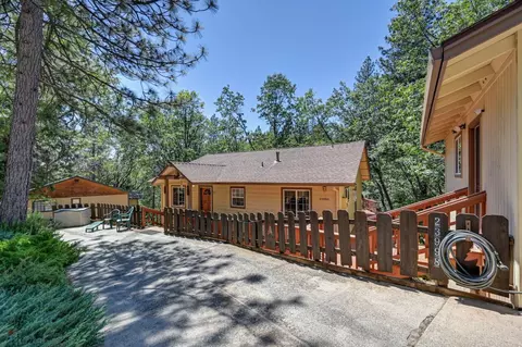 Exterior - 23998 Stable Rd, Sonora, CA 95370 photo 2 of 11