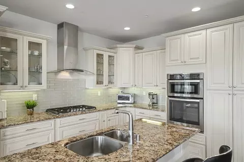 Kitchen - 6066 Bluff View Rd, Copperopolis, CA 95228 photo 7 of 9
