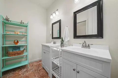 Bath - 6066 Bluff View Rd, Copperopolis, CA 95228 photo 5 of 7