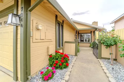 7044 Plume Way, Elk Grove, CA 95758