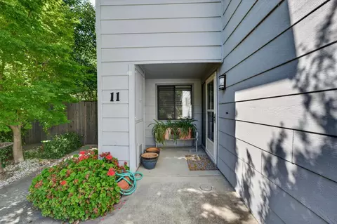 11 Park West Ct, Sacramento, CA 95831