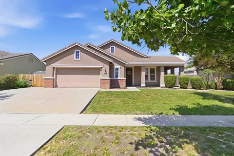 2110 Bidwell Bar Dr, Plumas Lake, CA 95961