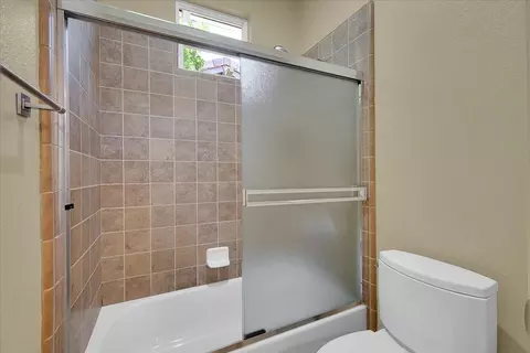 Bath - 1668 Abilene Cir, Rocklin, CA 95765 photo 9 of 9