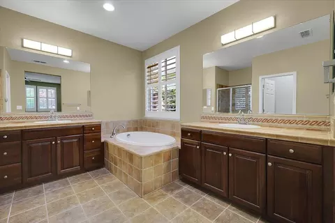 Bath - 1668 Abilene Cir, Rocklin, CA 95765 photo 2 of 9