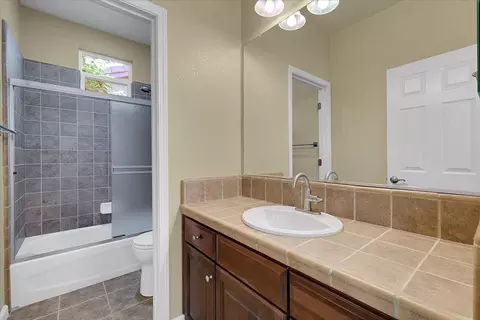 Bath - 1668 Abilene Cir, Rocklin, CA 95765 photo 8 of 9