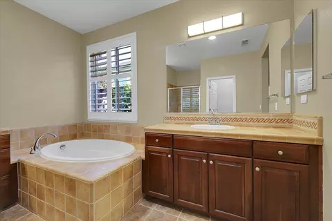 Bath - 1668 Abilene Cir, Rocklin, CA 95765 photo 6 of 9