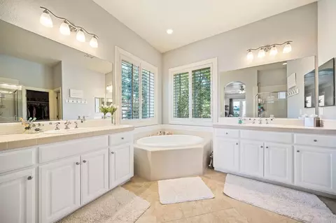 Bath - 175 Athena Dr, Copperopolis, CA 95228 photo 3 of 7