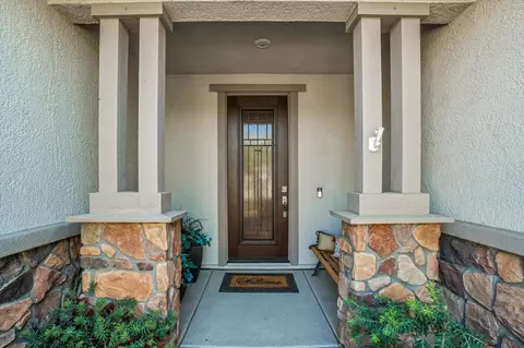 1325 Esplanade Ln, Lincoln, CA 95648
