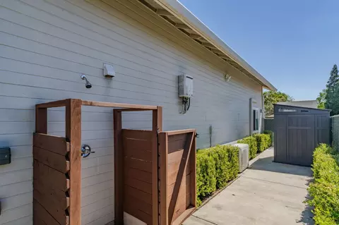 Exterior - 1941 N Main St, Manteca, CA 95336 photo 7 of 29