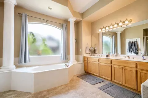 Bath - 503 Franklin Ln, Ripon, CA 95366 photo 1 of 4