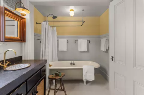 Bath - 2727 Russell Blvd, Davis, CA 95616 photo 3 of 3