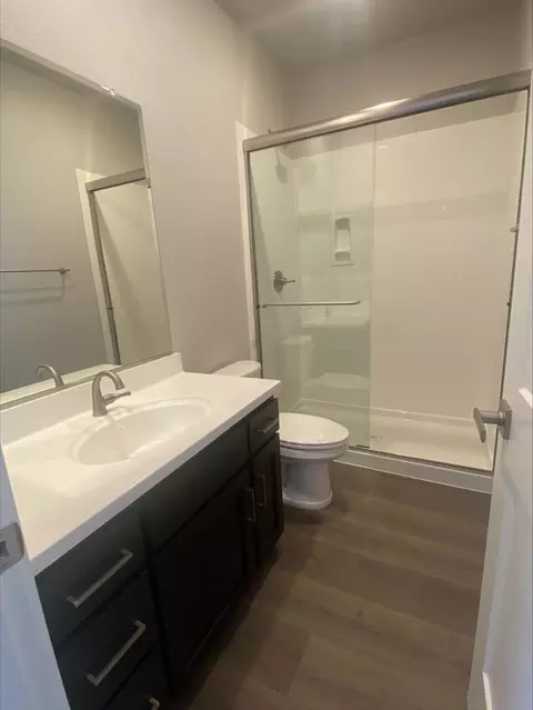 Bath - 1265 Mccabe Cir, Galt, CA 95632 photo 3 of 4