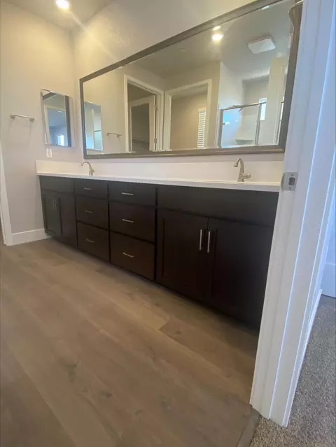 Bath - 1265 Mccabe Cir, Galt, CA 95632 photo 1 of 4