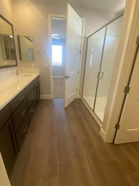 Bath - 1265 Mccabe Cir, Galt, CA 95632 photo 2 of 4