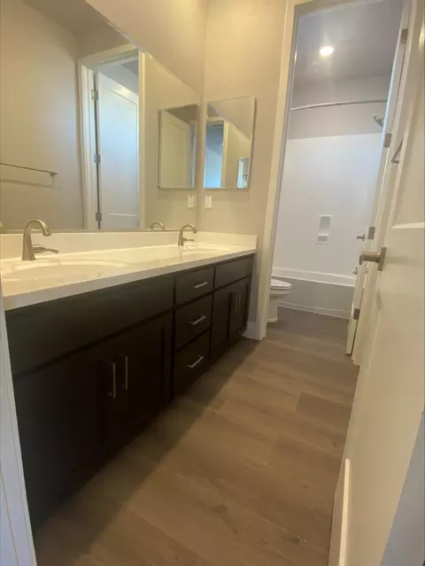 Bath - 1265 Mccabe Cir, Galt, CA 95632 photo 4 of 4
