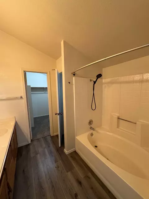 Bath - 1900 Temescal Dr, Modesto, CA 95355 photo 3 of 3