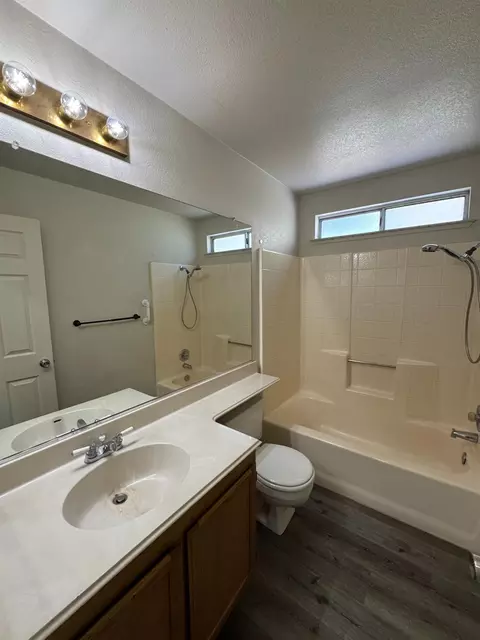 Bath - 1900 Temescal Dr, Modesto, CA 95355 photo 1 of 3