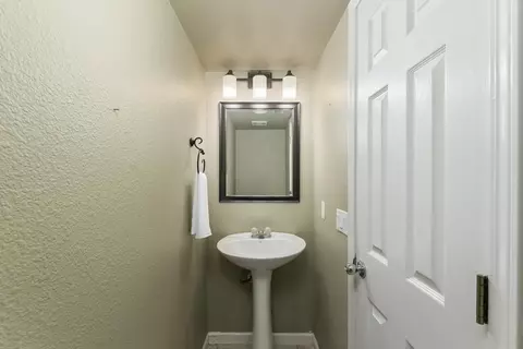 Bath - 4326 Castleton Cir, Mather, CA 95655 photo 1 of 5