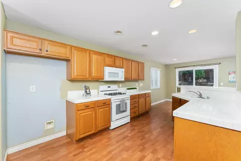Kitchen - 4326 Castleton Cir, Mather, CA 95655 photo 4 of 4