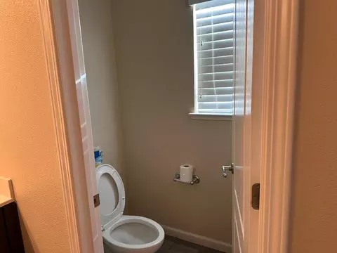 Bath - 3655 Fallview Ave, Ceres, CA 95307 photo 2 of 9