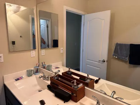 Bath - 3655 Fallview Ave, Ceres, CA 95307 photo 7 of 9