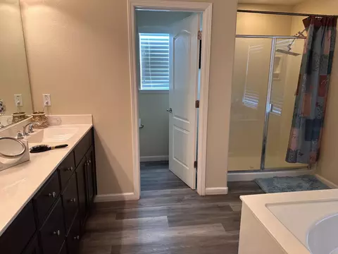 Bath - 3655 Fallview Ave, Ceres, CA 95307 photo 5 of 9