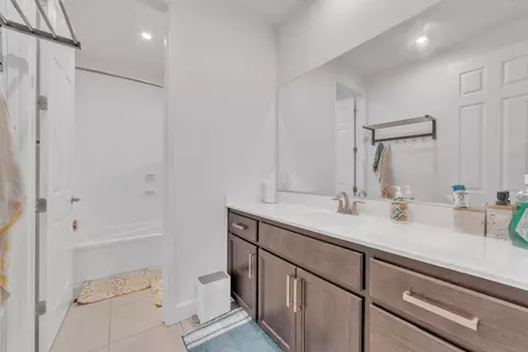 Bath - 3534 Quartz Mill Ct, Folsom, CA 95630 photo 2 of 2