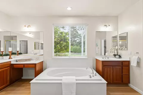 Bath - 2408 Victor Ct, Tracy, CA 95304 photo 2 of 5