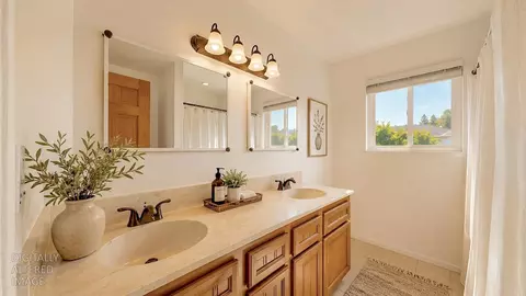 Bath - 3712 E Orangeburg Ave, Modesto, CA 95355 photo 1 of 3