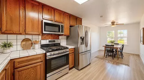 Kitchen - 3712 E Orangeburg Ave, Modesto, CA 95355 photo 4 of 7