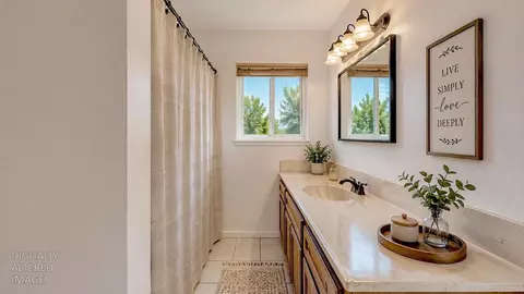Bath - 3712 E Orangeburg Ave, Modesto, CA 95355 photo 3 of 3