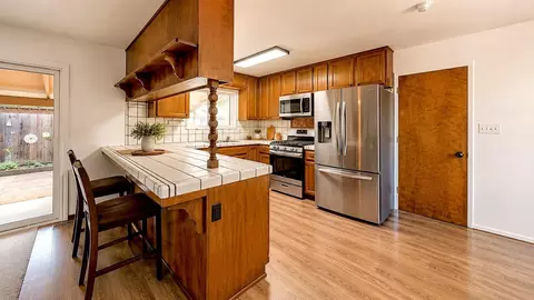 Kitchen - 3712 E Orangeburg Ave, Modesto, CA 95355 photo 2 of 7