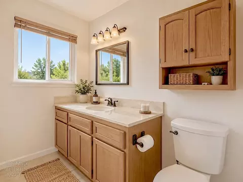 Bath - 3712 E Orangeburg Ave, Modesto, CA 95355 photo 2 of 3