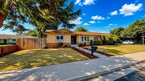 Exterior - 3712 E Orangeburg Ave, Modesto, CA 95355 photo 4 of 11