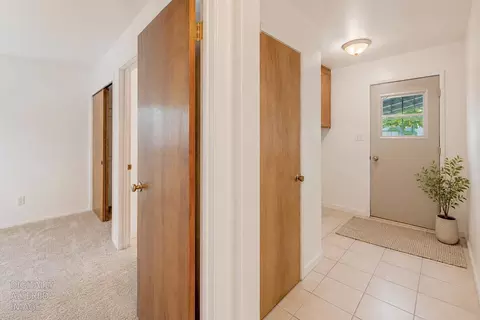 Entry Way - 3712 E Orangeburg Ave, Modesto, CA 95355 photo 3 of 4