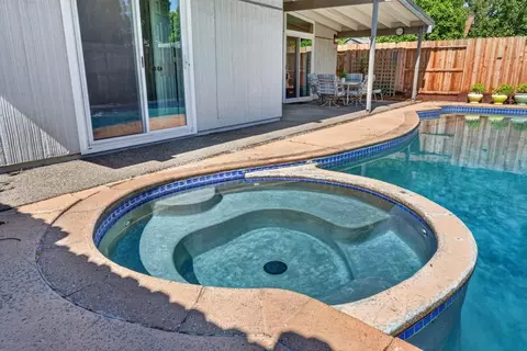 Exterior - 4952 Clear Cir, Carmichael, CA 95608 photo 8 of 10