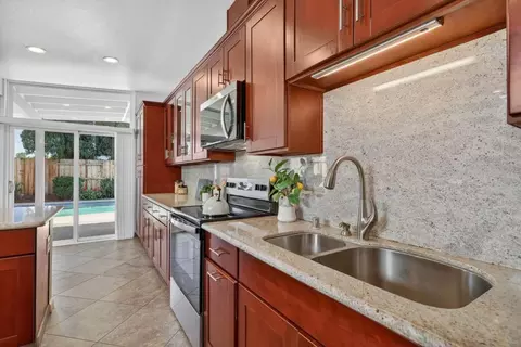 Kitchen - 4952 Clear Cir, Carmichael, CA 95608 photo 5 of 6
