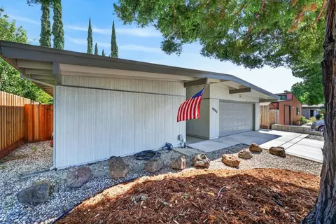 Exterior - 4952 Clear Cir, Carmichael, CA 95608 photo 3 of 10
