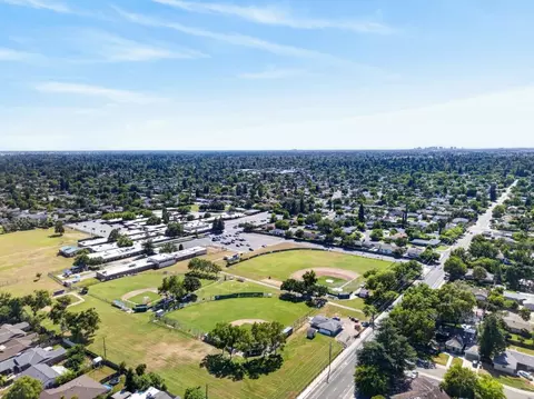 View/Area - 4952 Clear Cir, Carmichael, CA 95608 photo 5 of 6