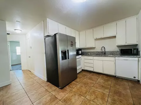 513 Algen Ct, Modesto, CA 95358 photo 4