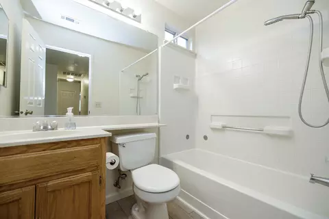 Bath - 4423 Capurso Dr, Turlock, CA 95382 photo 3 of 4