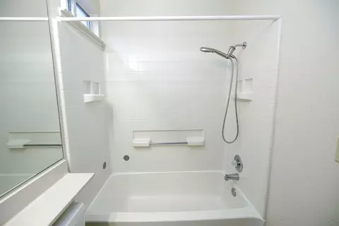 Bath - 4423 Capurso Dr, Turlock, CA 95382 photo 4 of 4