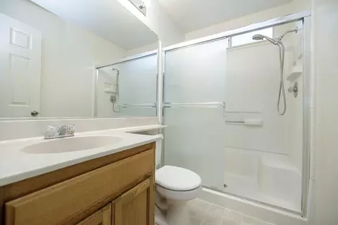 Bath - 4423 Capurso Dr, Turlock, CA 95382 photo 1 of 4